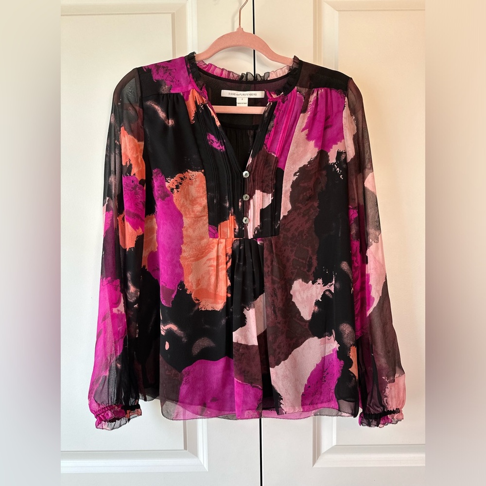 Diane von Furstenburg Annalise Dancing Explosion Pleated Silk Blouse (Size 2)